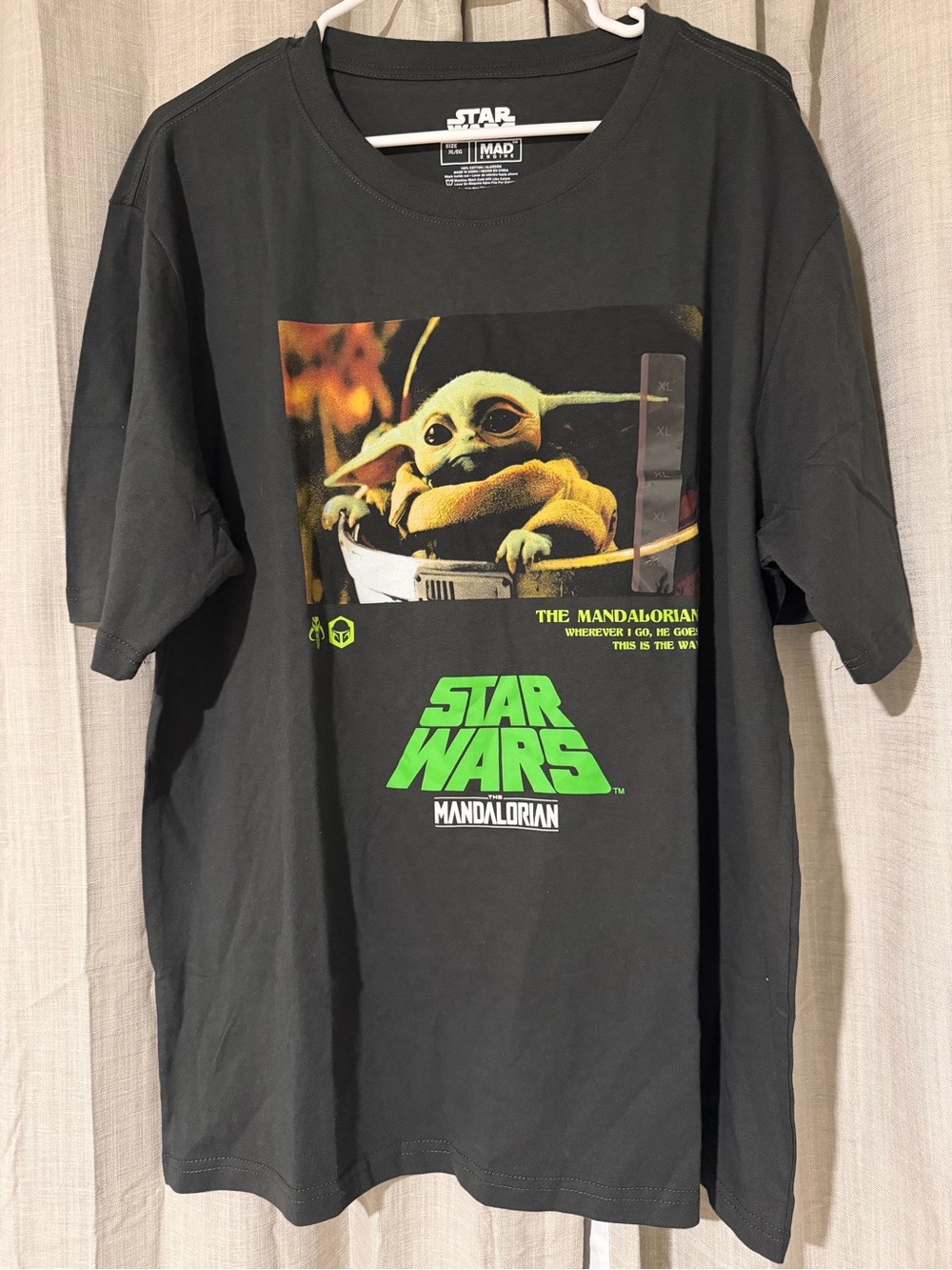 Star Wars Mandalorian Grogu Graphic Tee - Black & Green